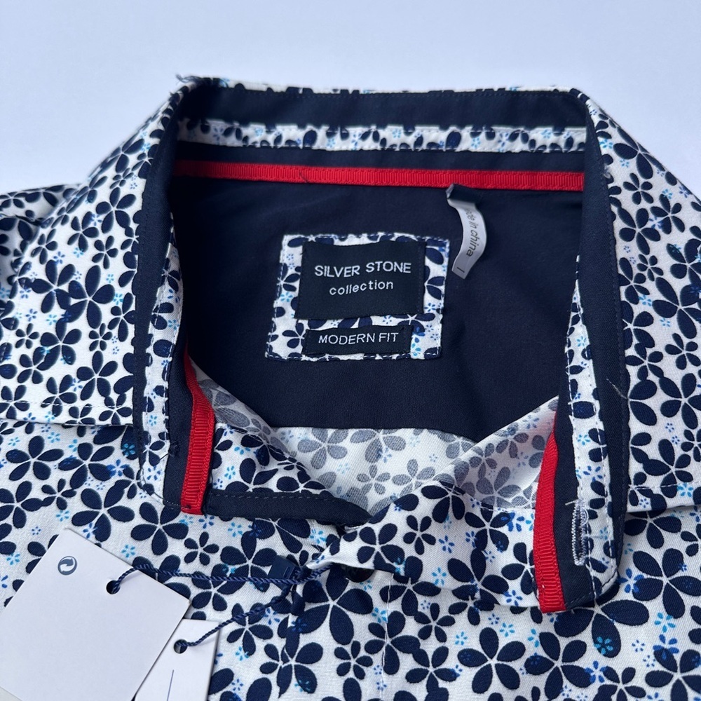 Men’s Silver Stone Brand Short Sleeved Shirt
Size XXL (New With Tags) - Picture 4 of 7